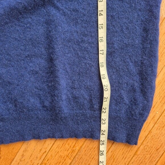 Lord & Taylor Cashmere Sweater Crew Neck Size Medium - Picture 7 of 8